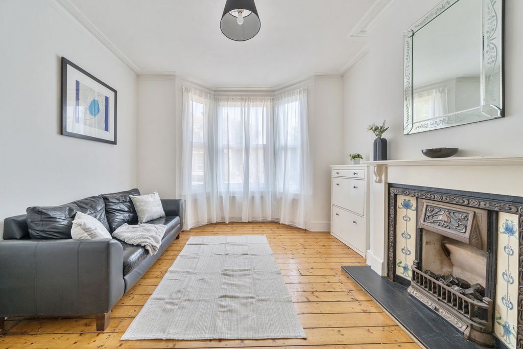 Property photo 2 of 19 1335947-3-689F306...