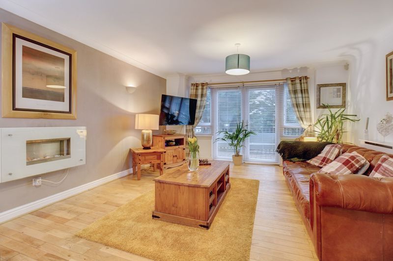 Property photo 2 of 23 Lounge