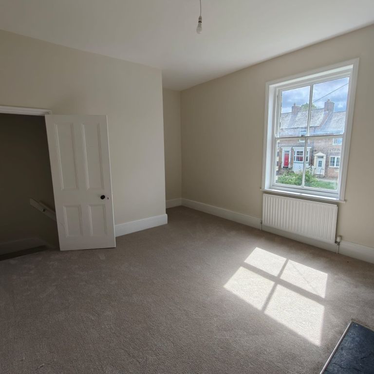 Property photo 2 of 8 Living Room