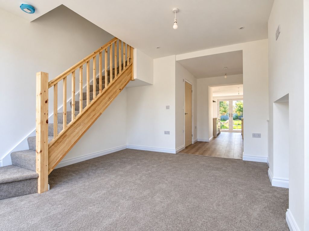 Property photo 3 of 14 5595405