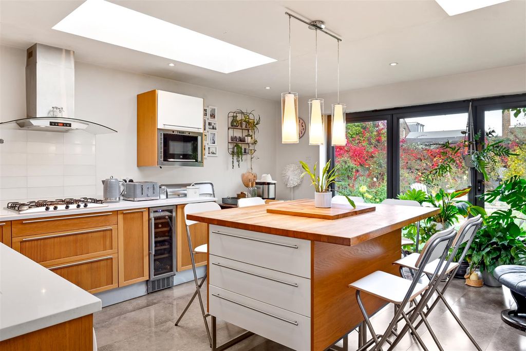 Property photo 1 of 26