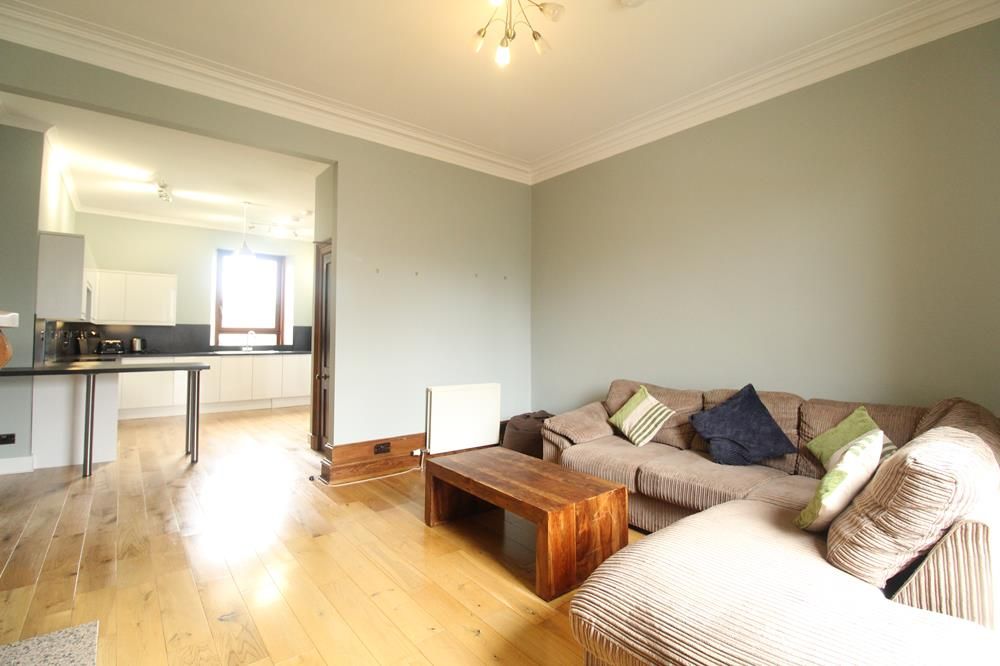 Property photo 2 of 17 Lounge 3