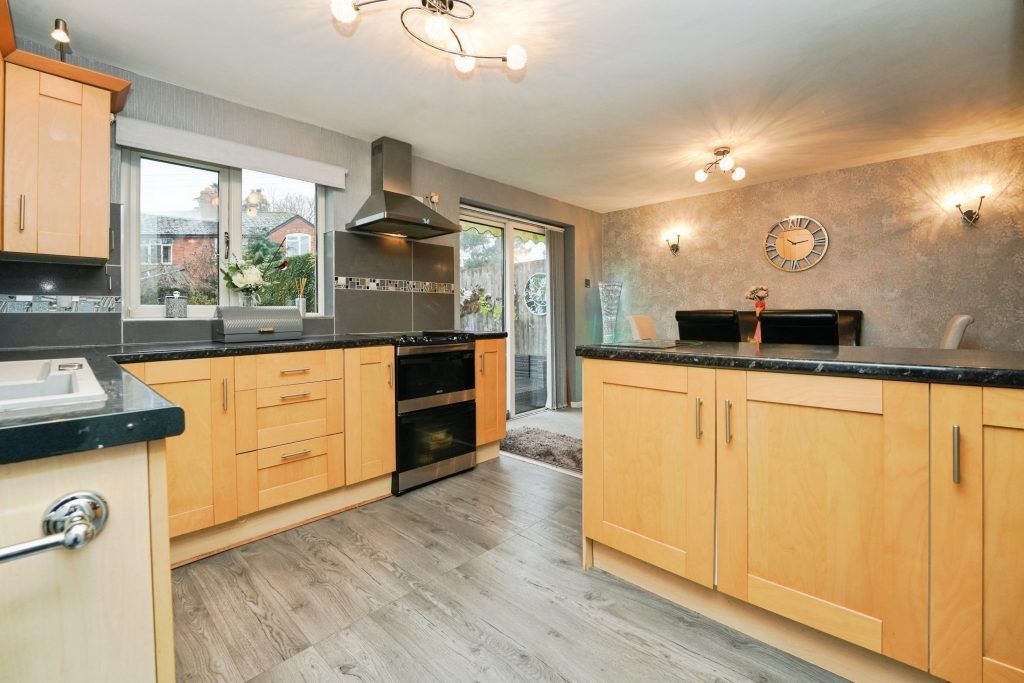 Property photo 2 of 30