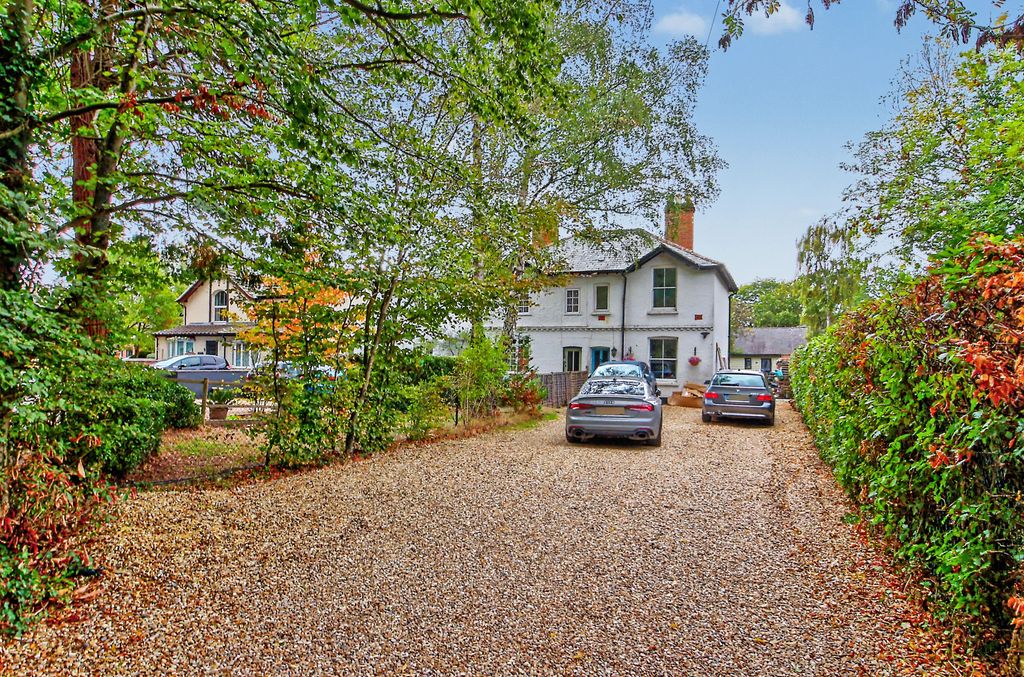 Property photo 1 of 10 Front