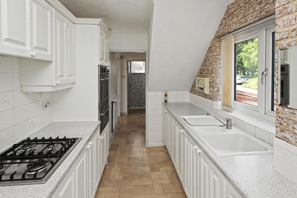 Property photo 3 of 20