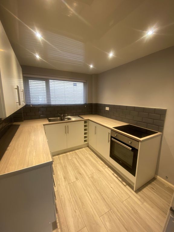 Property photo 2 of 7 Kitchen