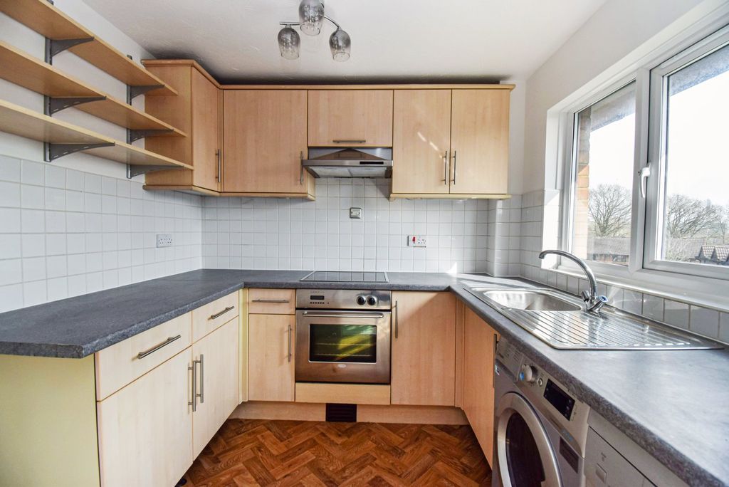 Property photo 3 of 9 Kitchen