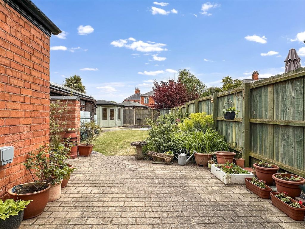 Property photo 3 of 21 Well-Tended Garden 695