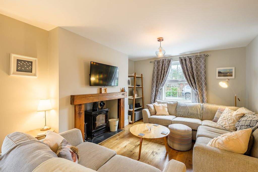 Property photo 2 of 35 Lounge 1