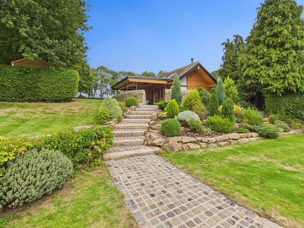 Property photo 3 of 42 Garden Chalet