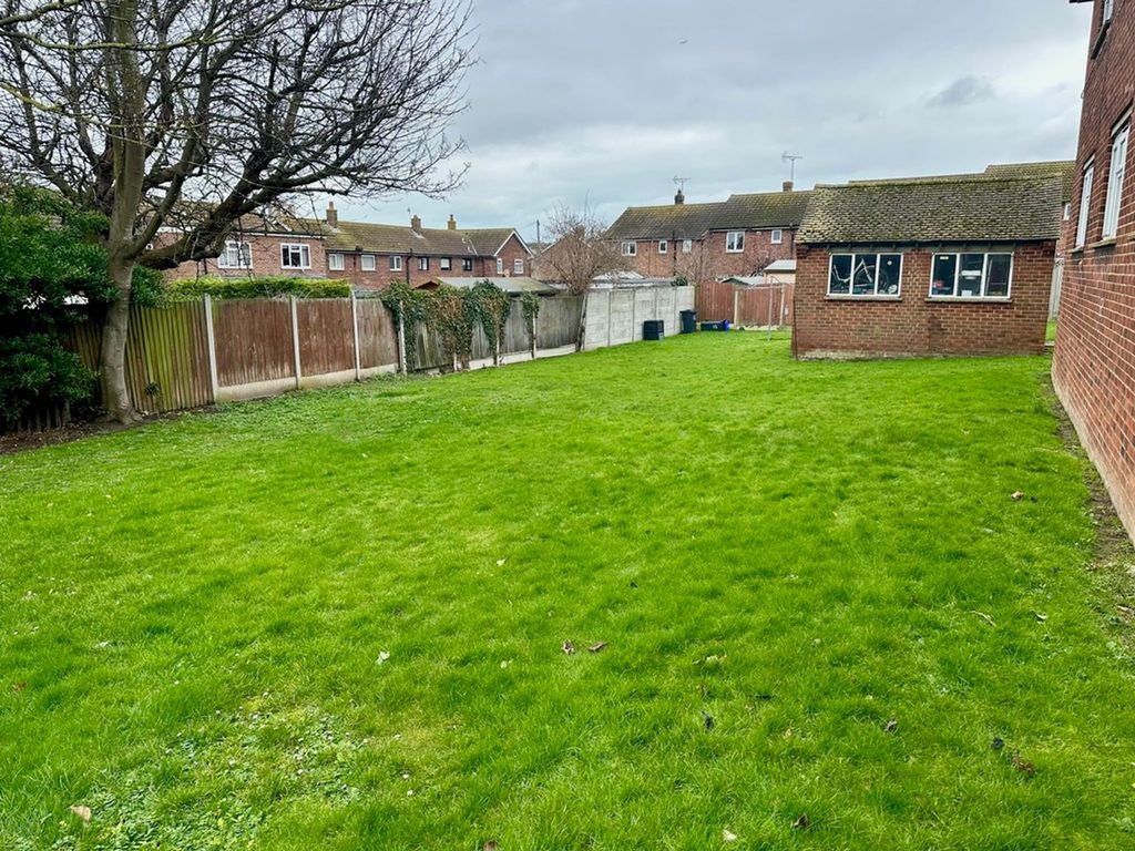 Property photo 2 of 8 Communal Garden