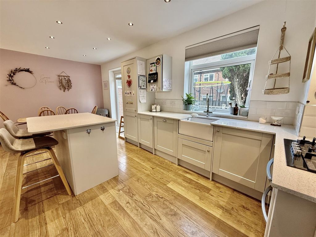 Property photo 2 of 18 Kitchen/Dining