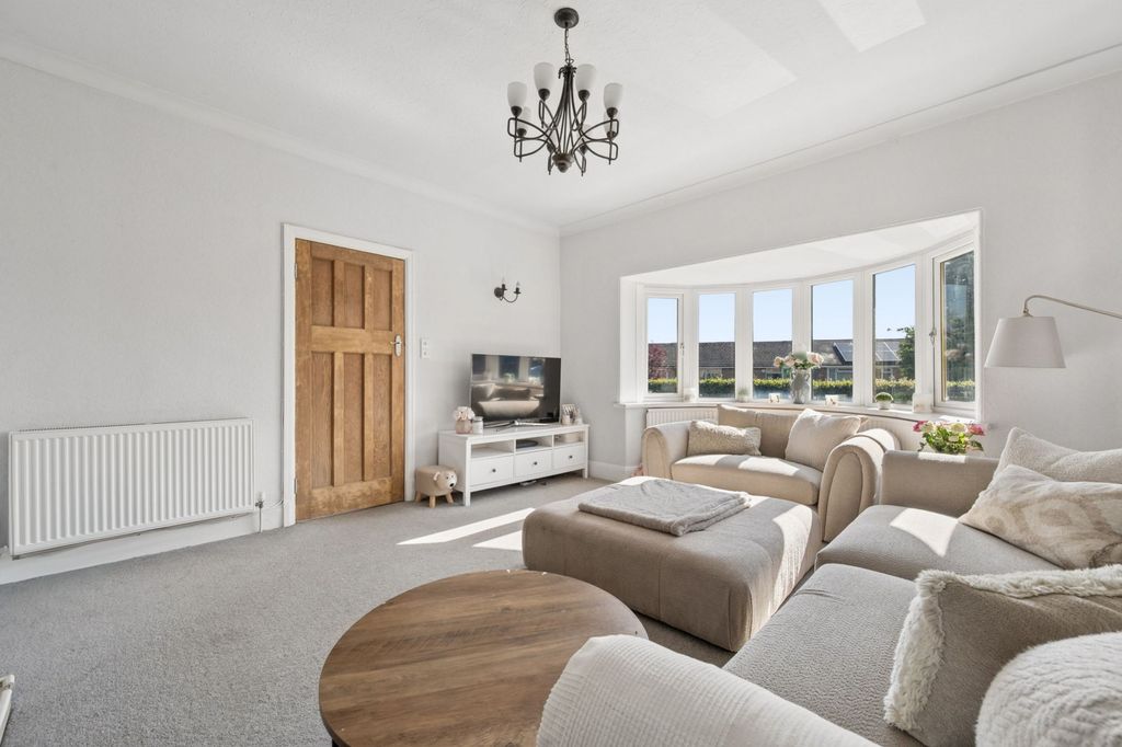 Property photo 3 of 33 Sitting Room