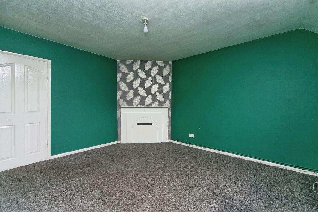 Property photo 3 of 16 Lounge