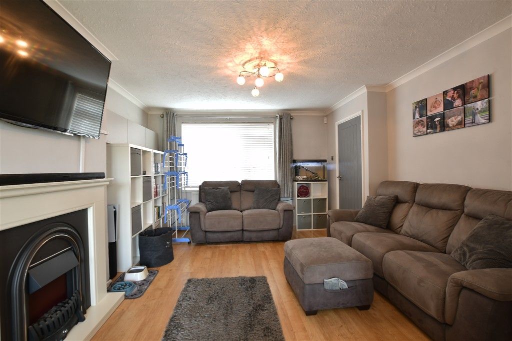 Property photo 3 of 10 Lounge