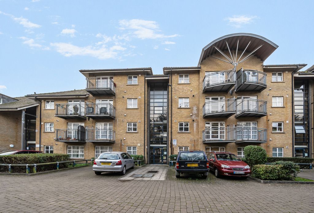 Property photo 2 of 9 1404251-20-6989F7...