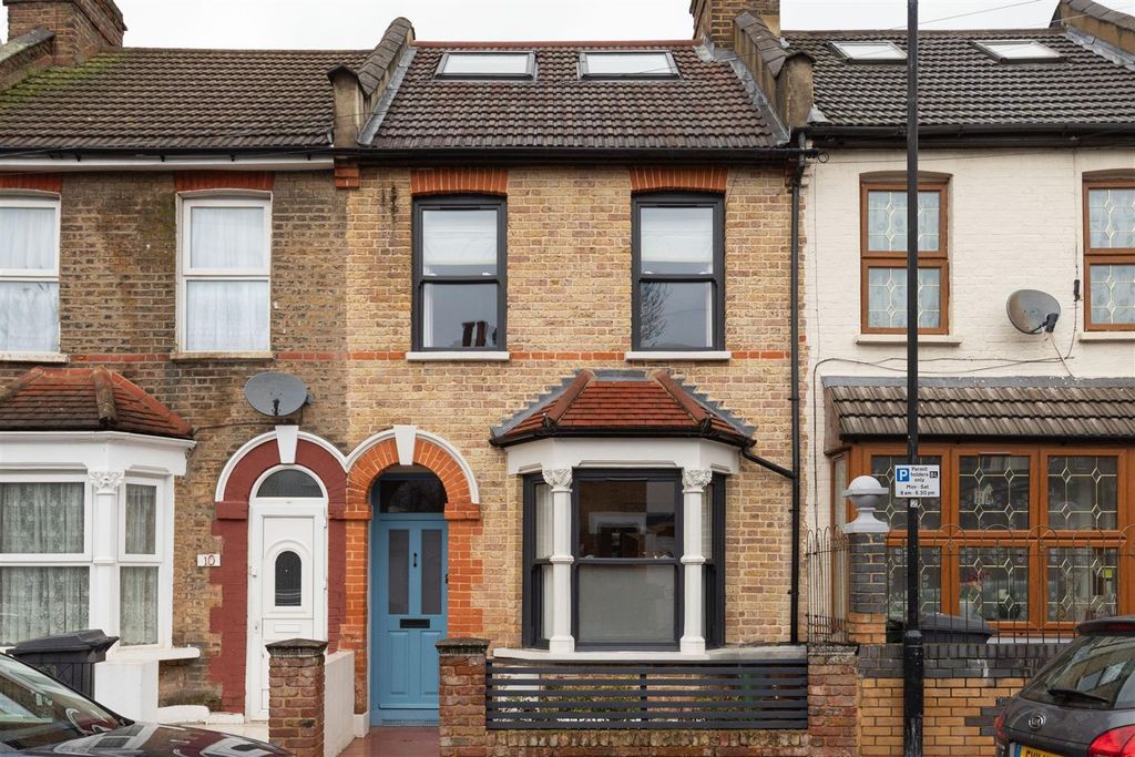 Property photo 1 of 52 Walpole Road, E17