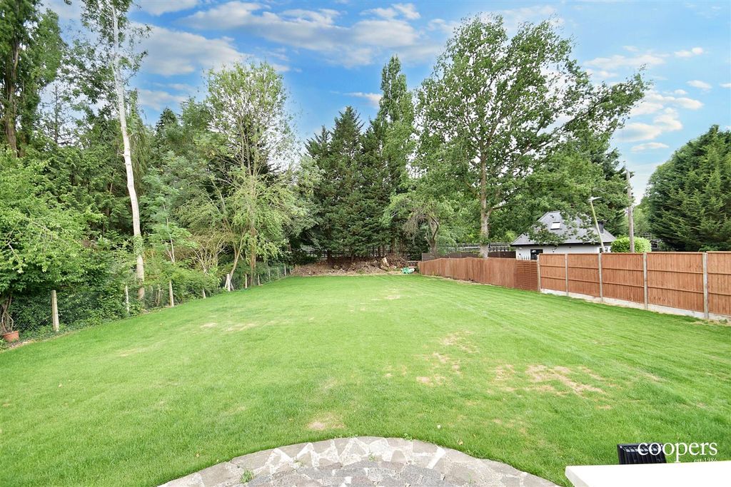 Property photo 3 of 15 Garden