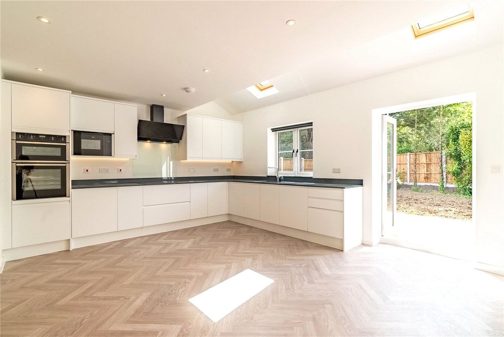 Property photo 1 of 19 Picture No. 12