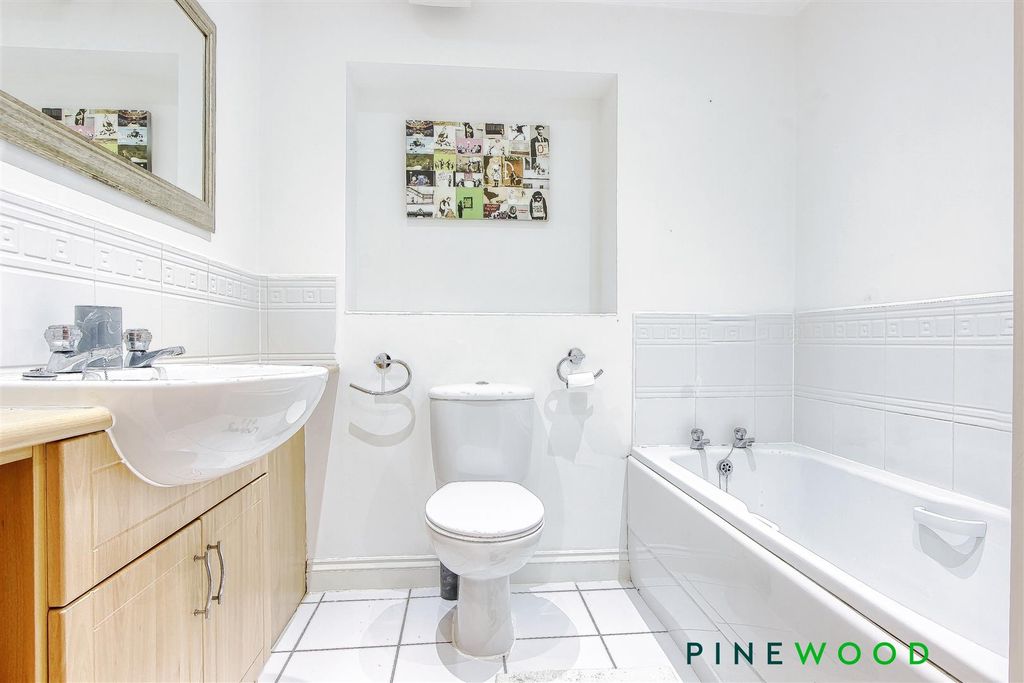 Property photo 3 of 12 Bathroom