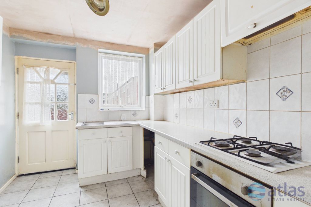 Property photo 3 of 15 Kitchen