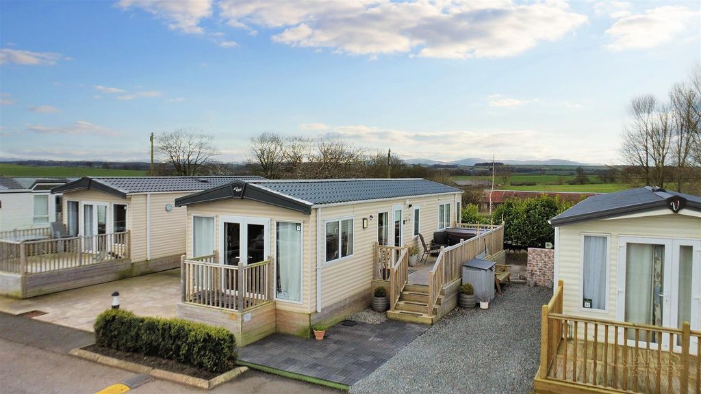 Property photo 1 of 12 Lodge 41