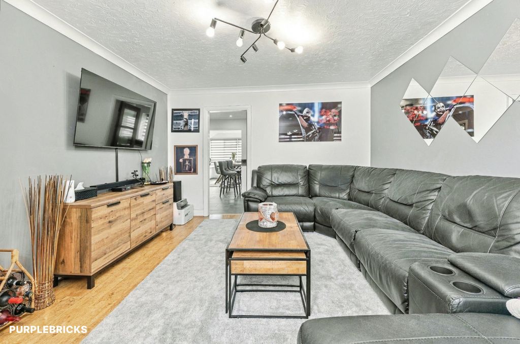 Property photo 2 of 27