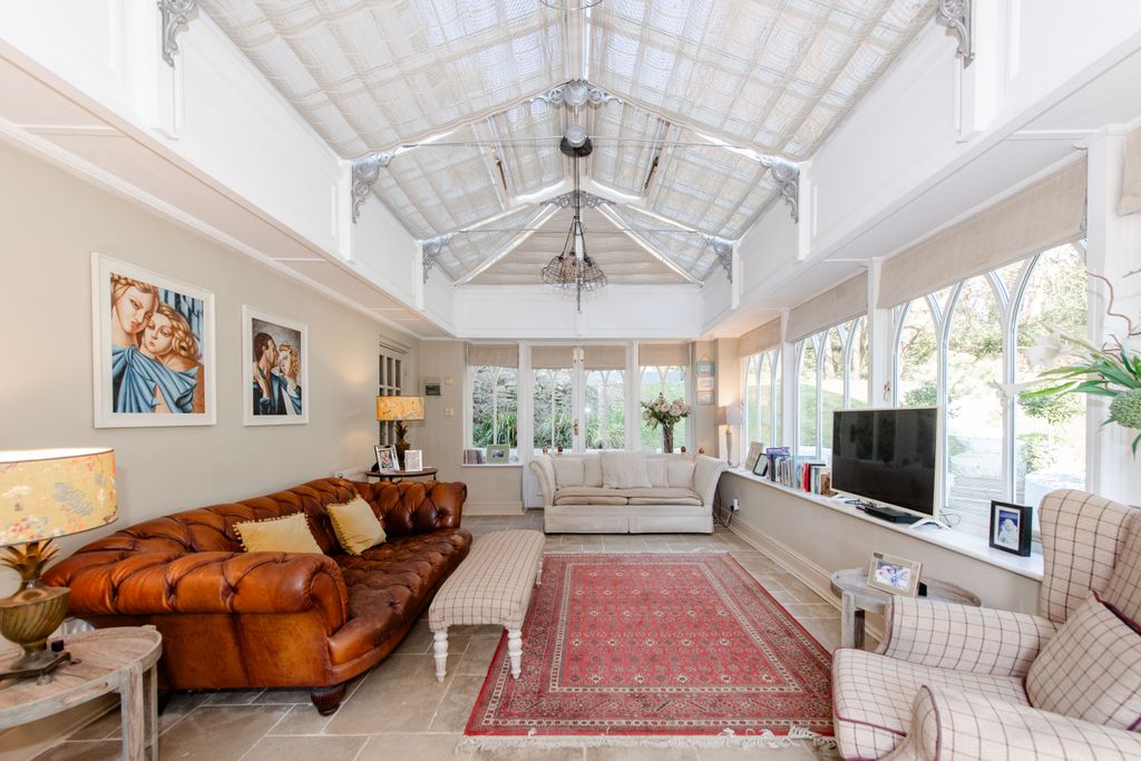 Property photo 2 of 24 Conservatory/Sitting Room