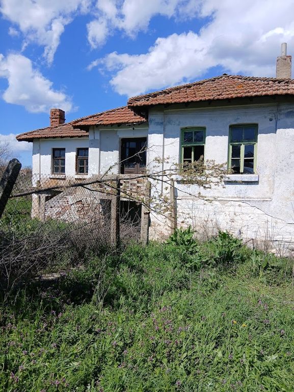 Property photo 1 of 8