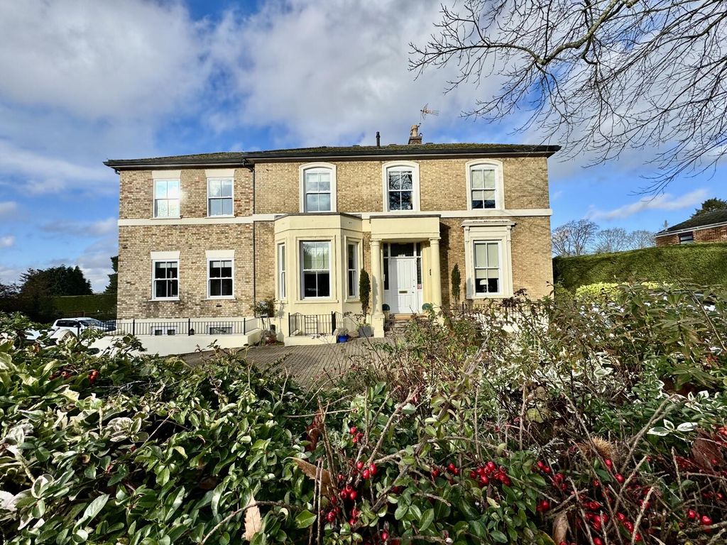 Property photo 1 of 10 Front (Exterior)