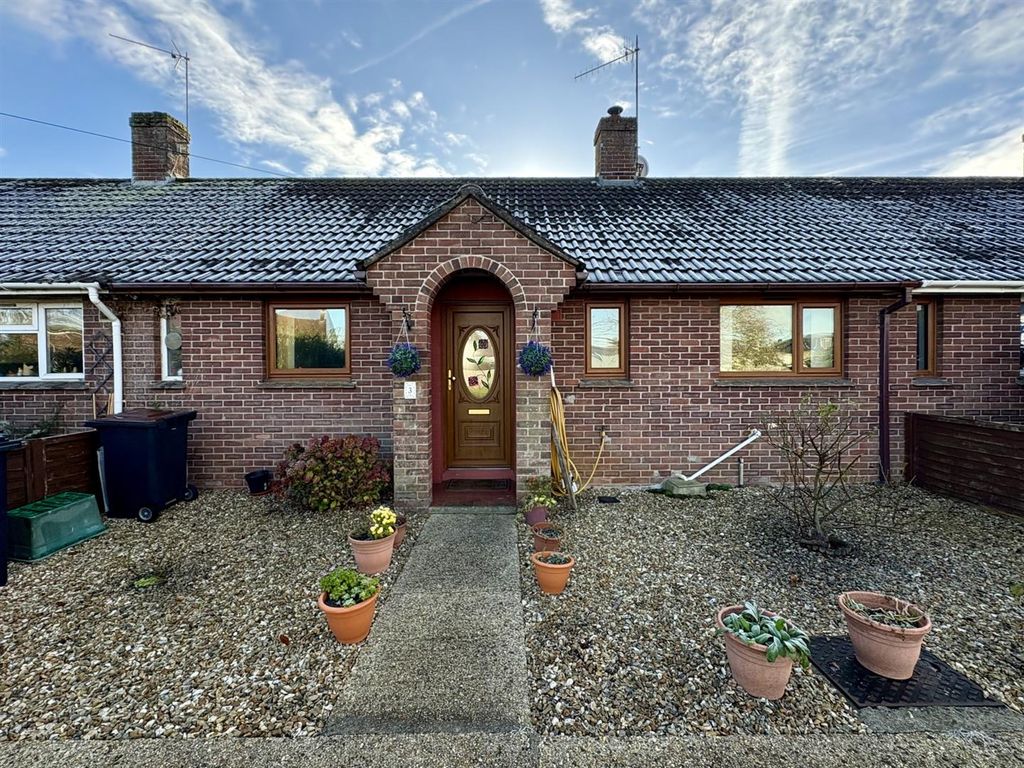 Property photo 1 of 11 Front