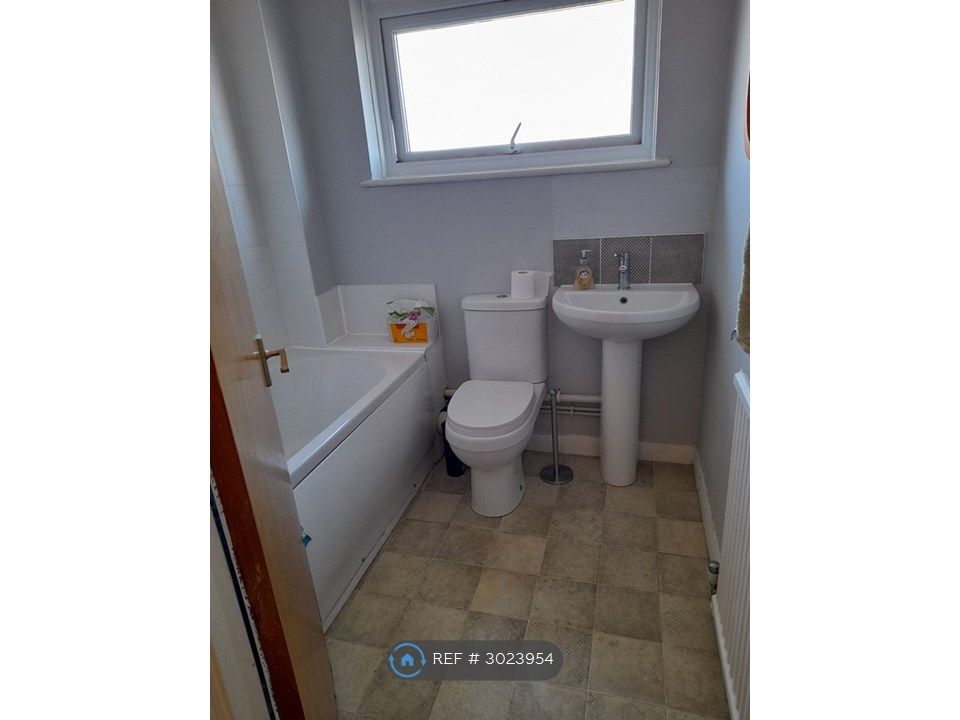 Property photo 3 of 7 Bathroom