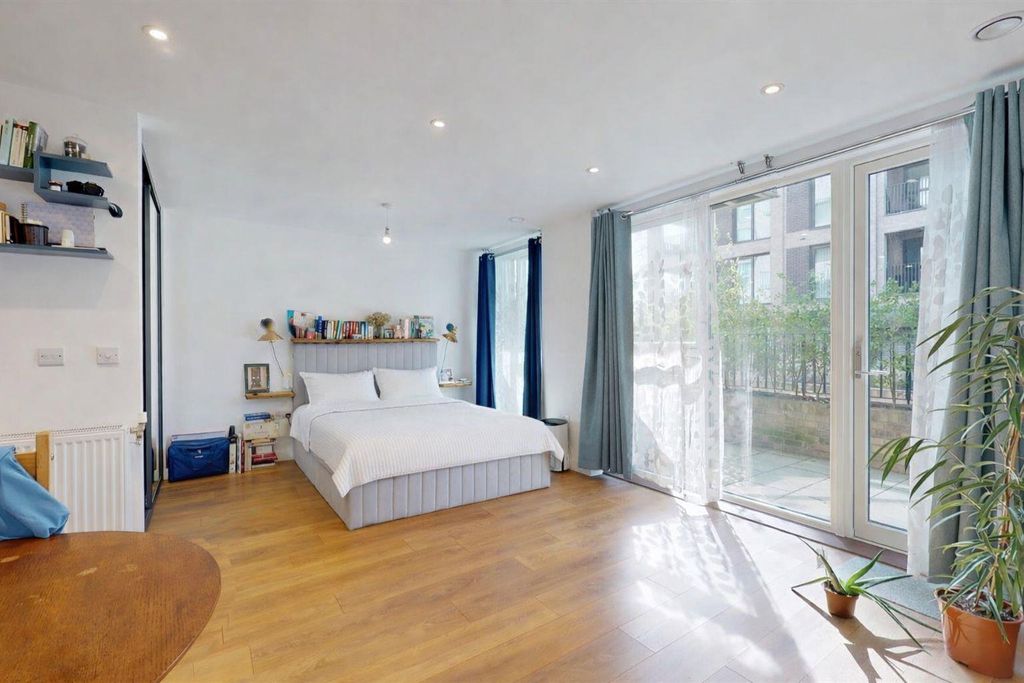 Property photo 3 of 11 Beckton, E6, Studio For Sale By Barrain London Est