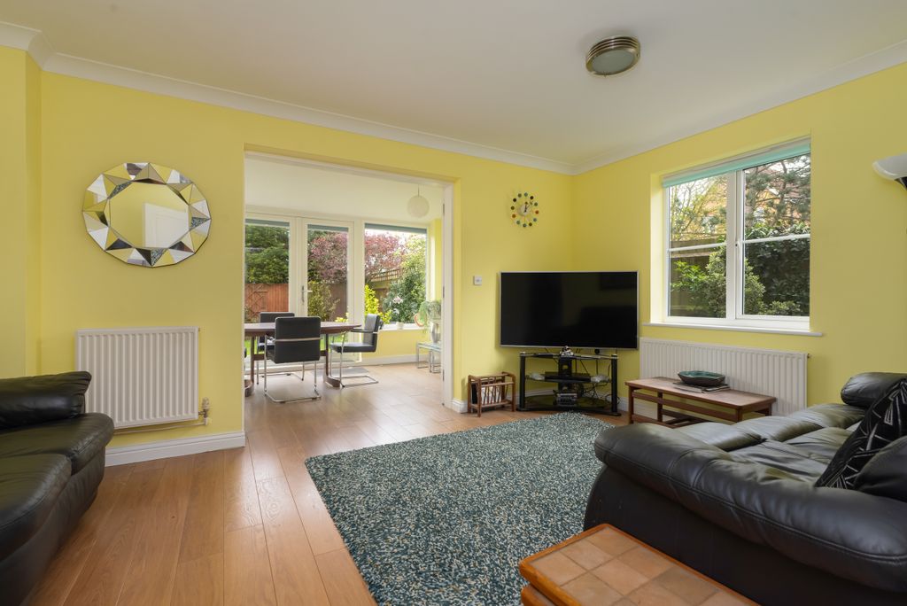 Property photo 2 of 18 Sitting Room