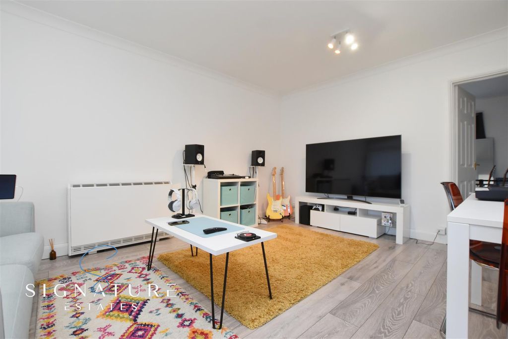 Property photo 3 of 9 Living Room 2 (18).Jpg