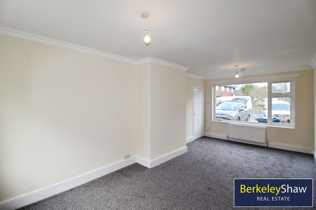 Property photo 2 of 16 Lounge