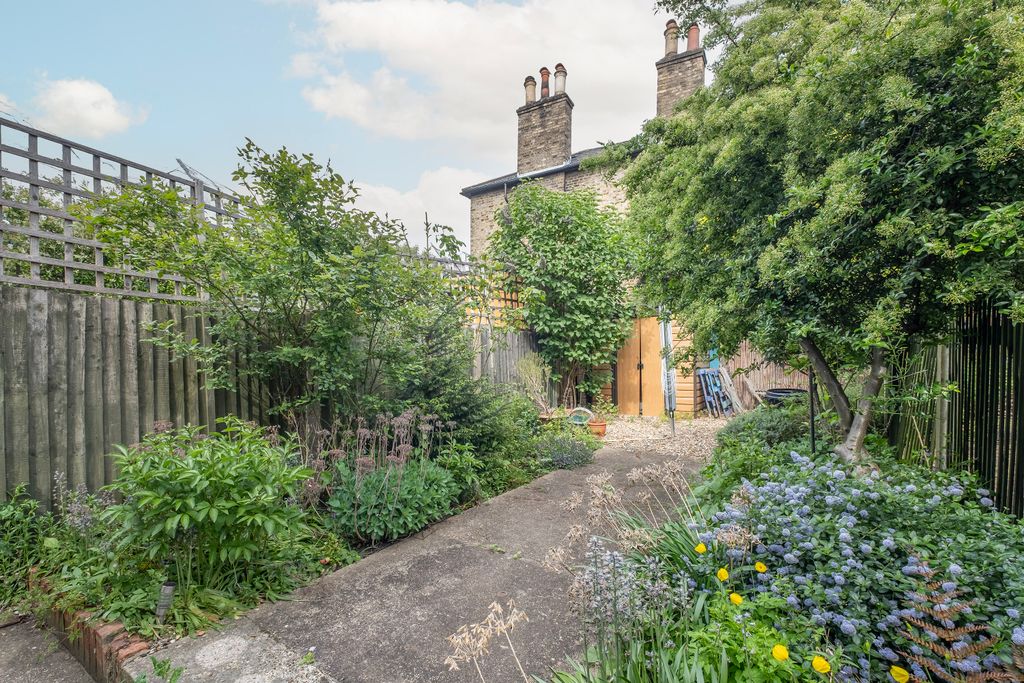Property photo 2 of 9