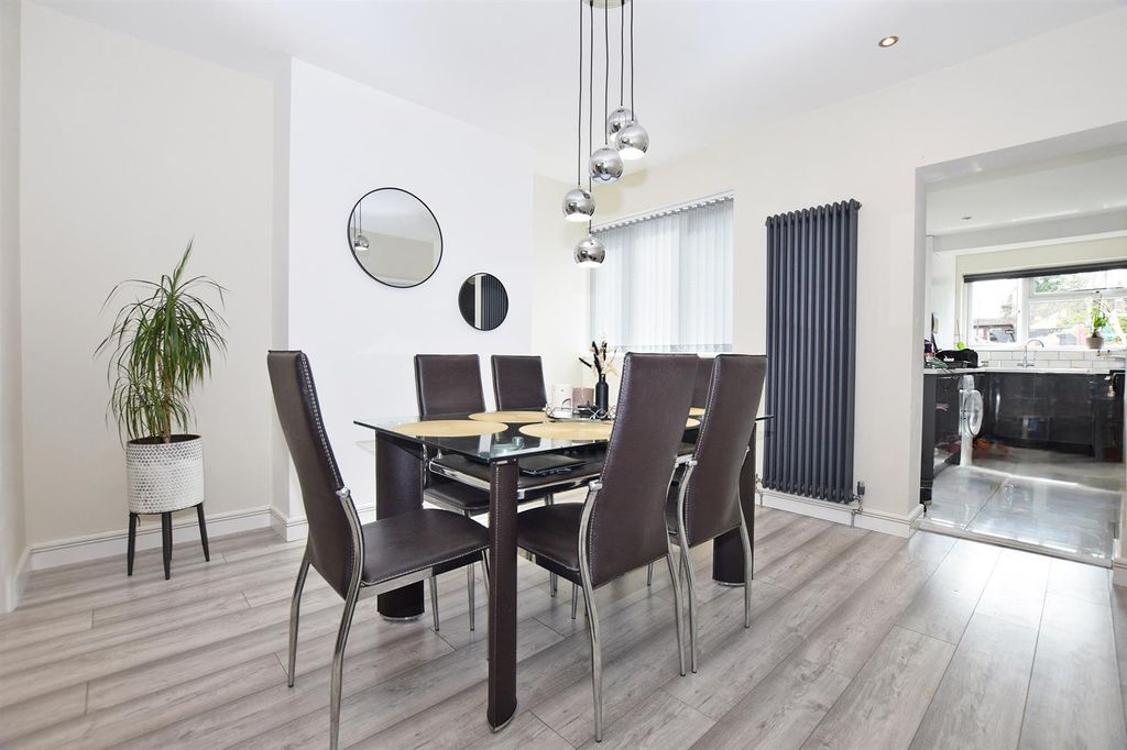 Property photo 3 of 11 Dining Room