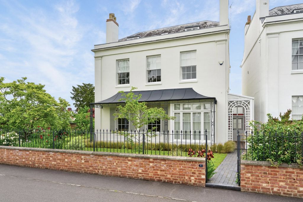 Property photo 1 of 33