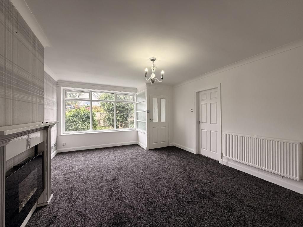 Property photo 3 of 15 Lounge
