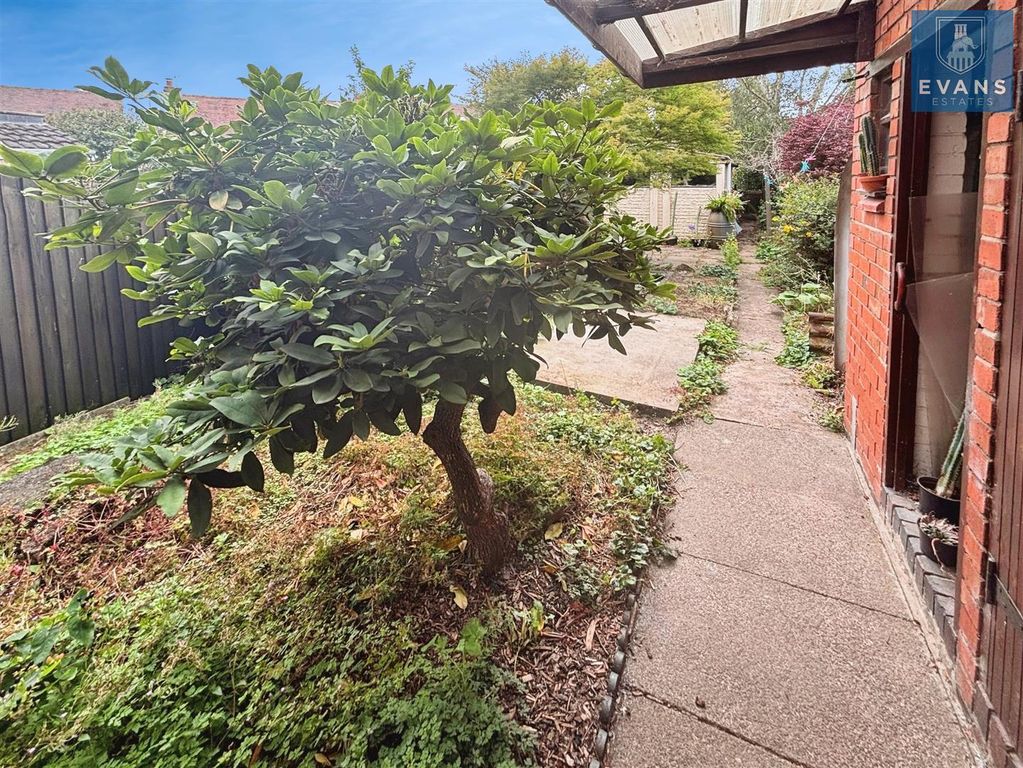 Property photo 3 of 17 Garden