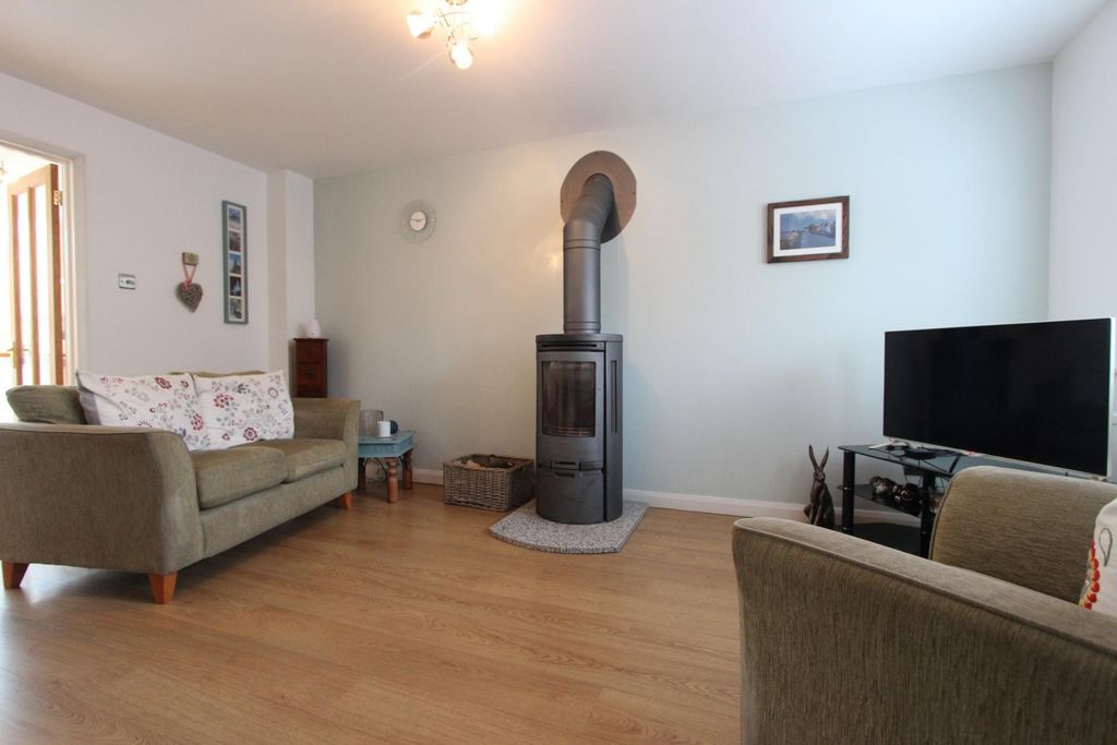 Property photo 2 of 13 Photo 4