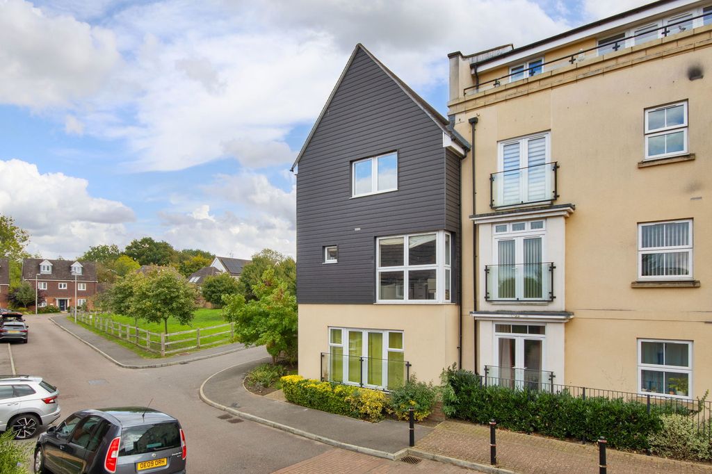 Property photo 1 of 40