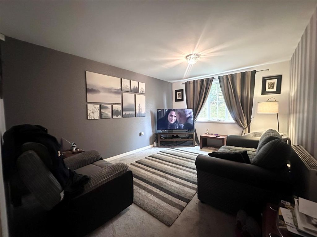Property photo 2 of 9 Lounge