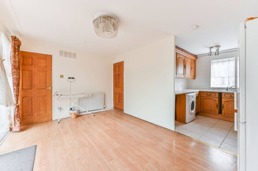 Property photo 3 of 10