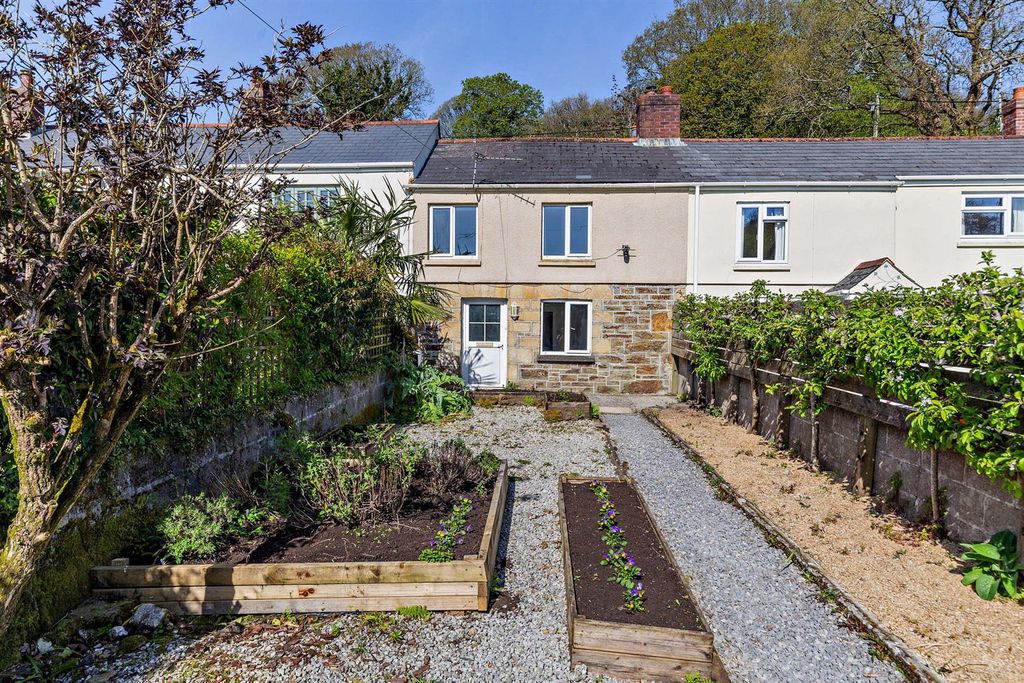 Property photo 1 of 17 8687475-Exterior01-800.Jpg