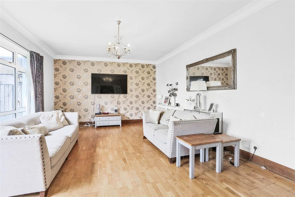 Property photo 3 of 20 1540857231 - 9.Jpg