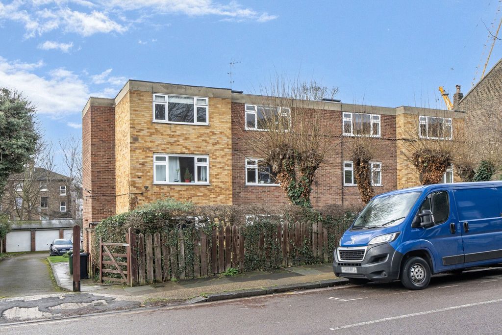 Property photo 2 of 16 1414674-12-69932d...