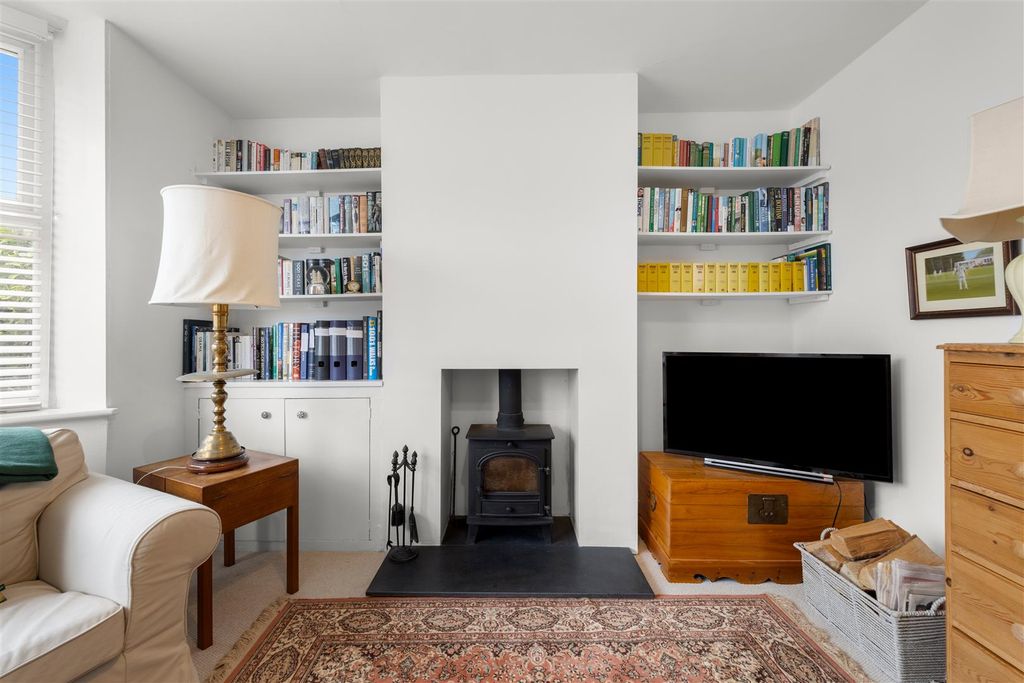 Property photo 3 of 18 Living Room