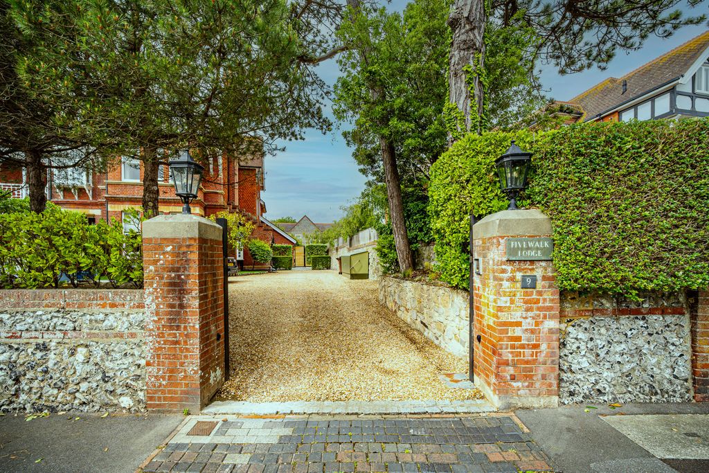 Property photo 2 of 38
